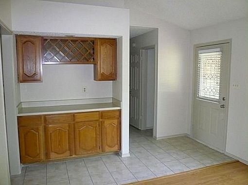 Entrance / Butler