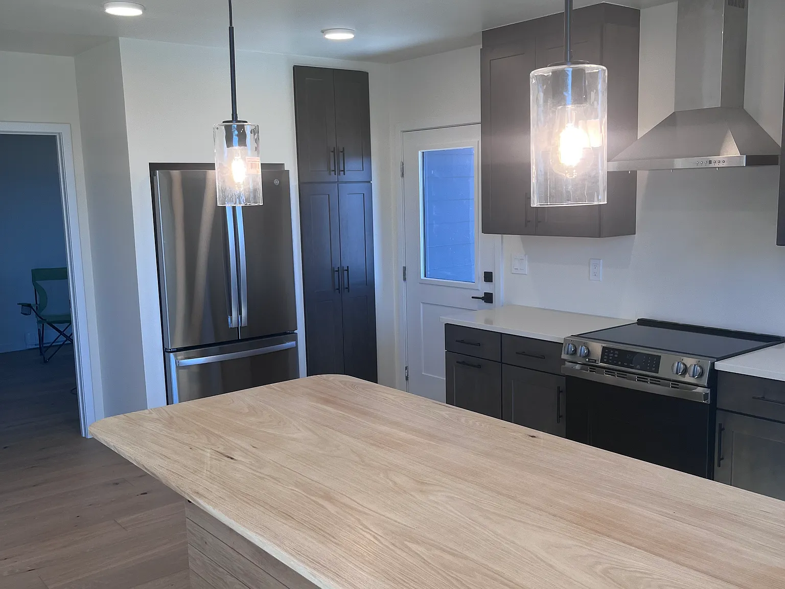 3 bed, 2.5 bath, 1831 sqft, $3,400 — Photo 3
