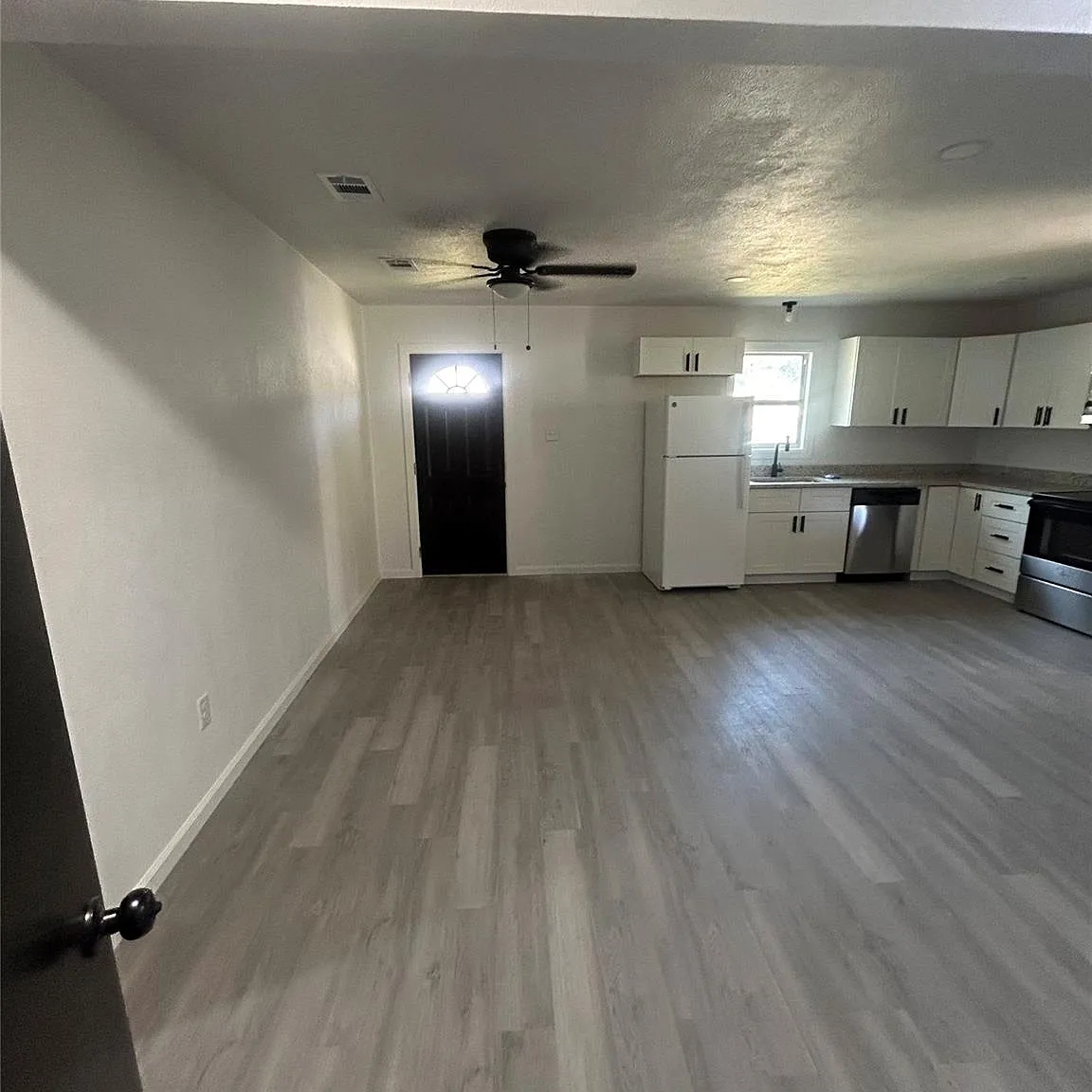 3 bed, 1345 sqft, $2,000 — Photo 4