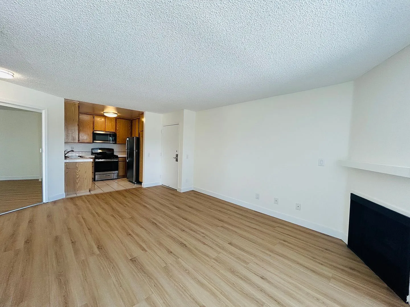 10520 National Blvd — Photo 2