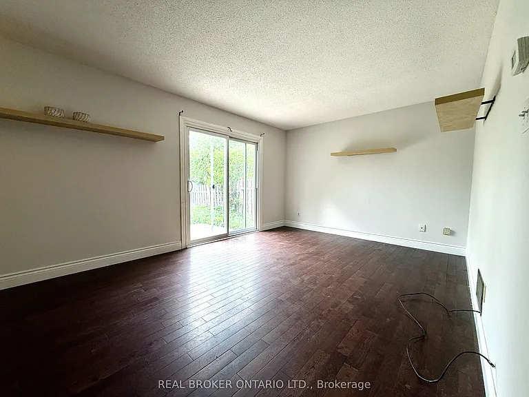 93 Melanie Cres — Photo 15