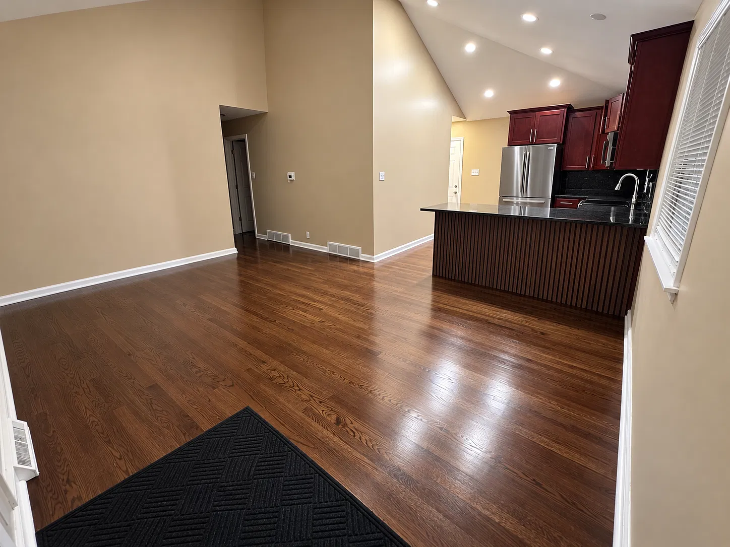 6 bed, 1900 sqft, $3,000 — Photo 3