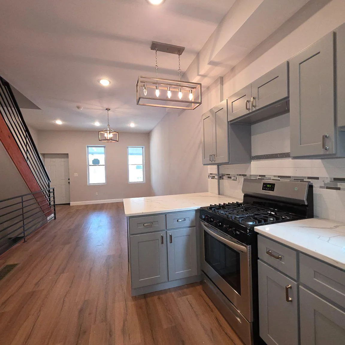 4 bed, 2.0 bath, 1622 sqft, $1,700 — Photo 2