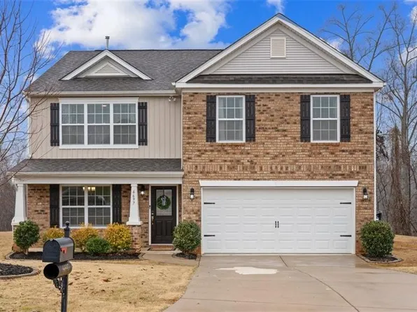 6697 Ridge Bluff Dr, Rural Hall, NC 27045