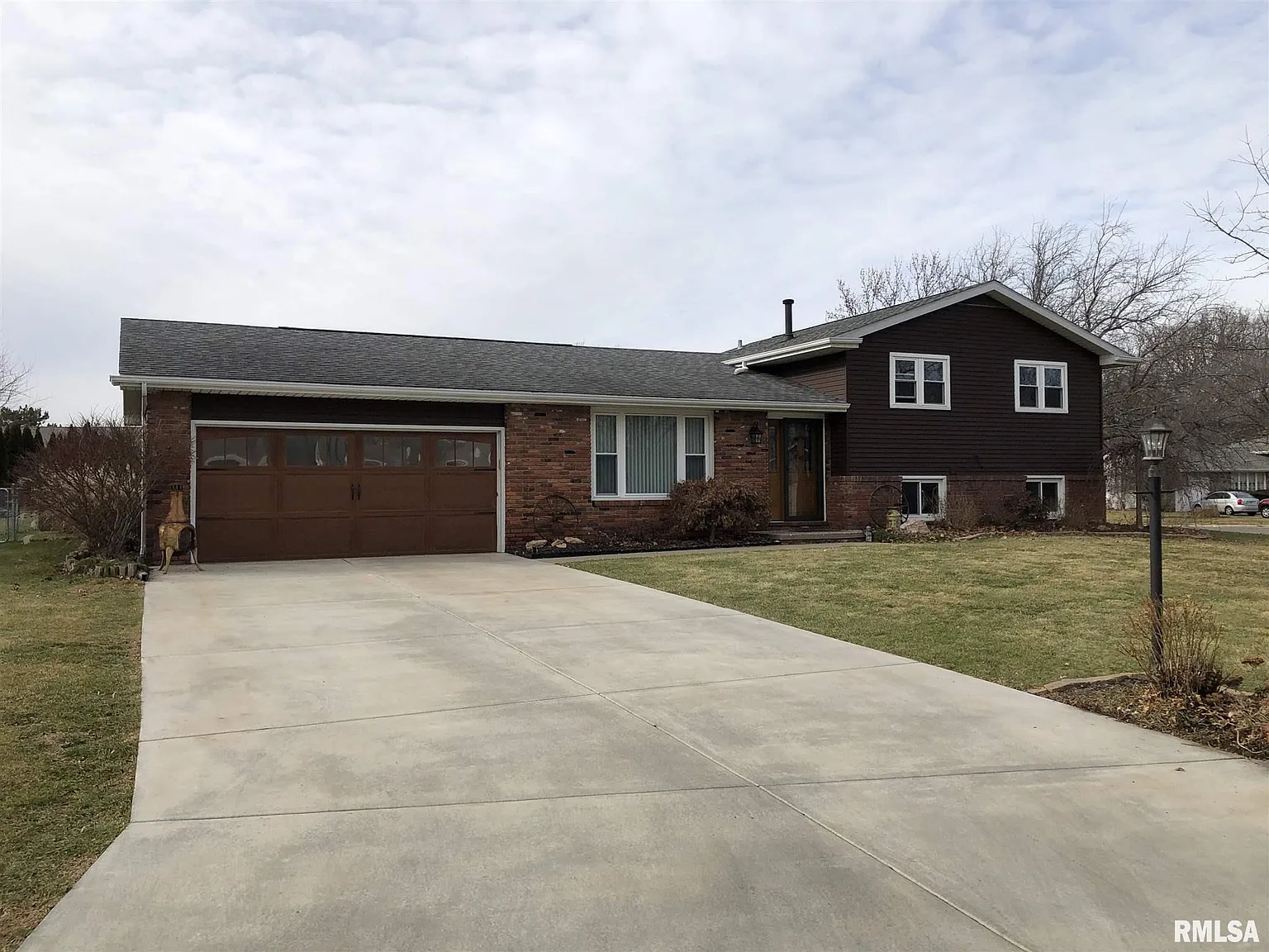 215 Tanglewood Ln photo 1