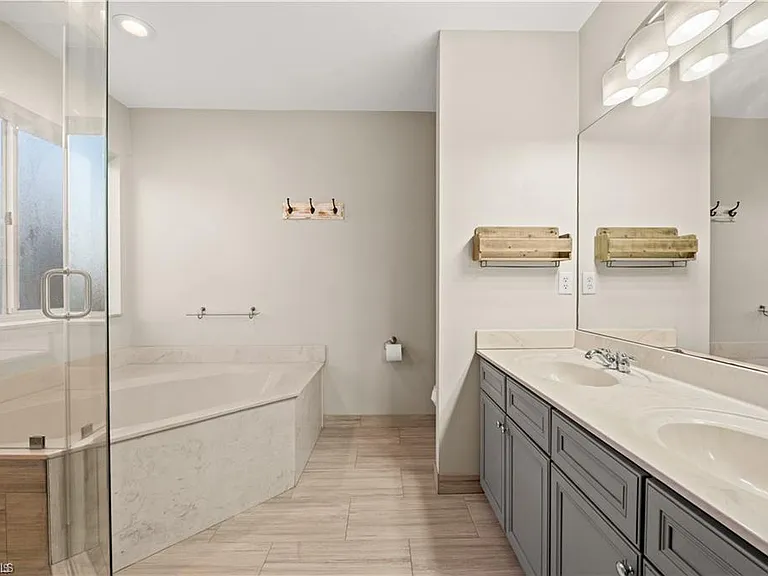 17579 Cherry Ridge Ln — Photo 10