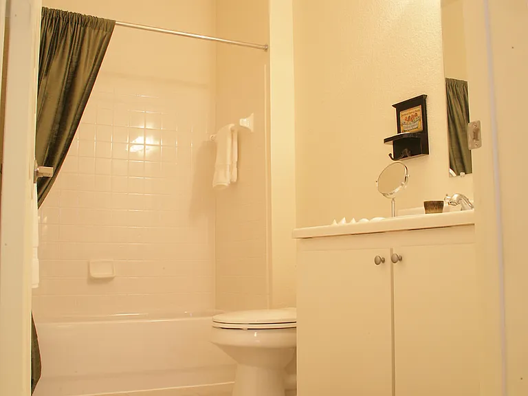 Beachside Apartments — Photo 10