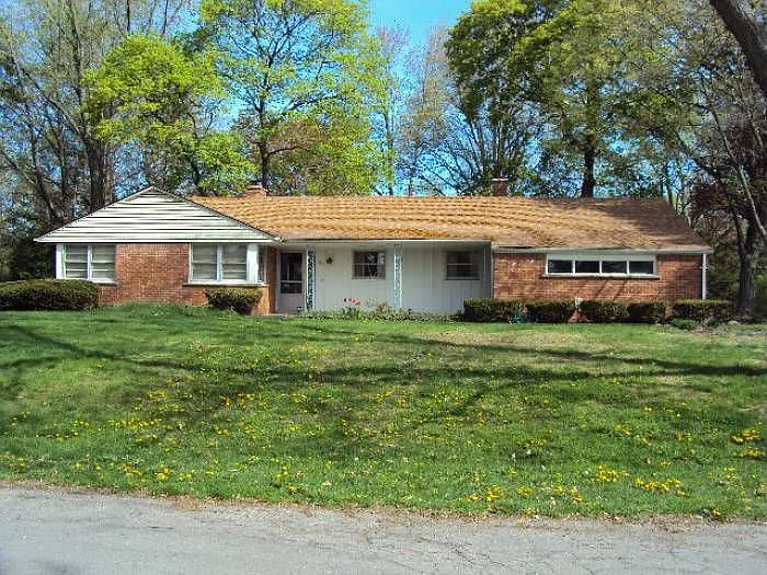 851 Fox Run photo 1