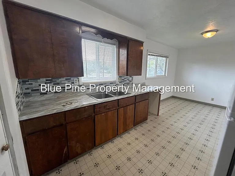 182 Adams St #2 — Photo 3