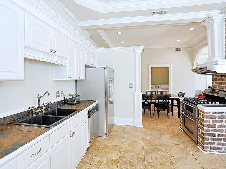 415 E Gordon St — Photo 15