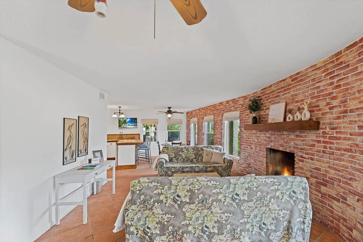 3 bed, 2.0 bath, 2378 sqft, $7,478 — Photo 3