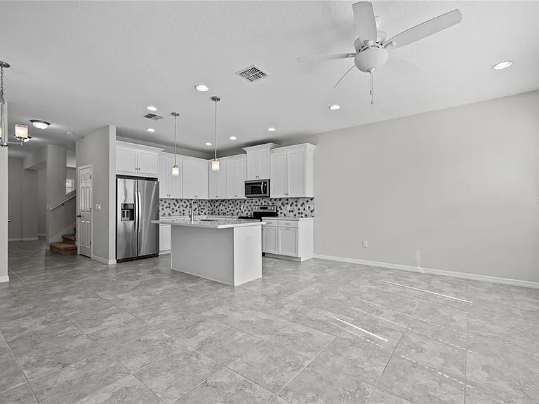 8061 Glenlloyd Ave — Photo 10