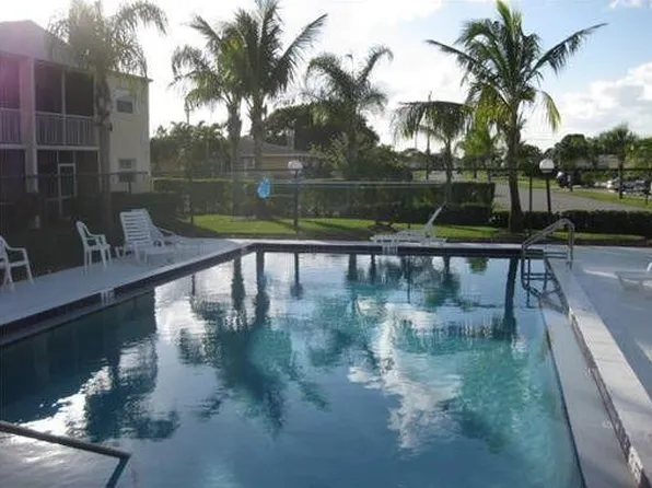 1505 Crescent Cir #B27, Lake Park, FL 33403