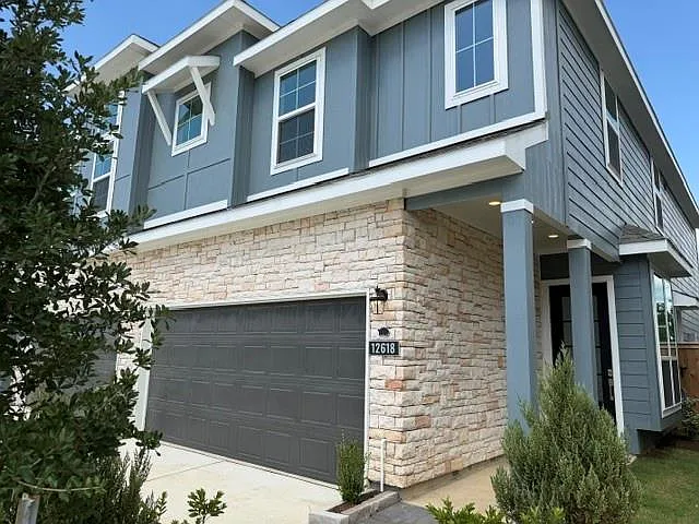 3 bed, 2.5 bath, 1906 sqft, $2,500 — Photo 2