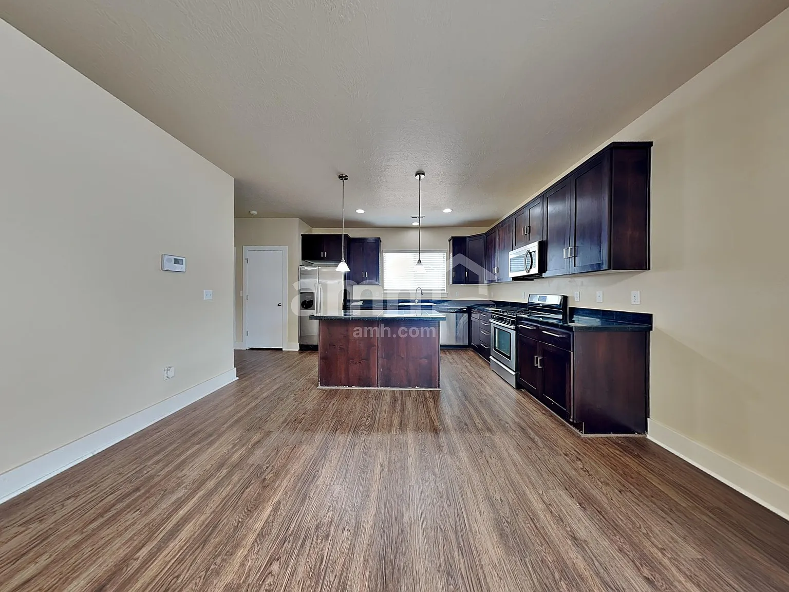 4 bed, 2.5 bath, 3004 sqft, $2,520 — Photo 3