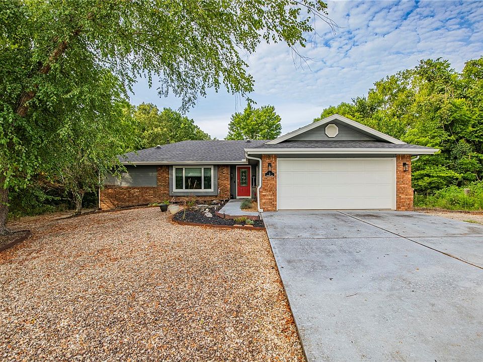1st image of 3 Luncarty Ln