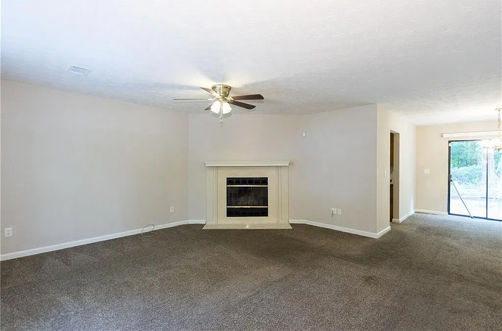 3 bed, 2.0 bath, 1436 sqft, $1,650 — Photo 3