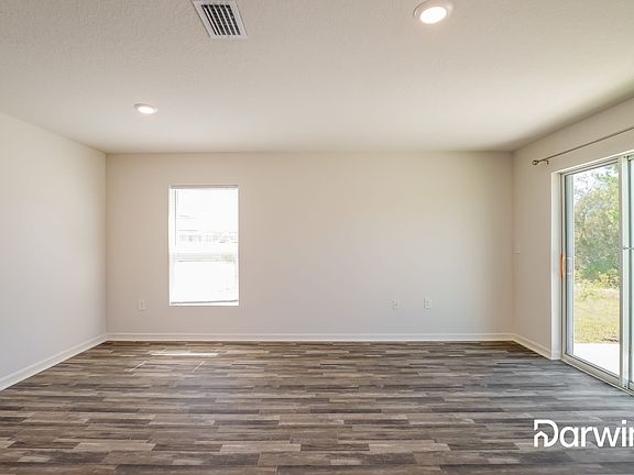 5th image of 129 Tulip Ln