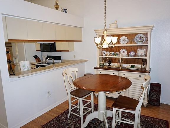 4th image of 2574 W Brook Ln