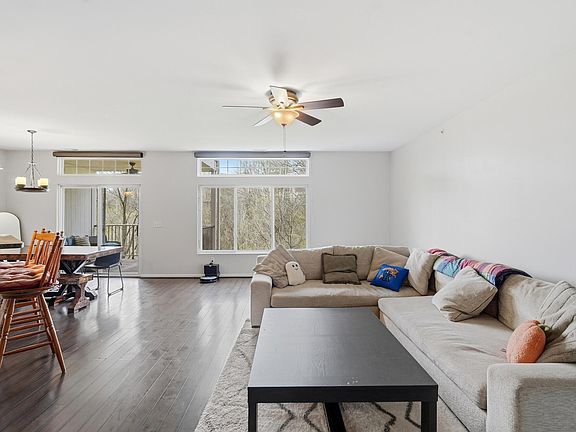 4th image of 562 Rivers Breeze Dr