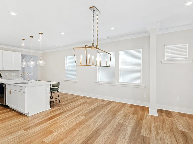 451 Wendover Pkwy — Photo 9