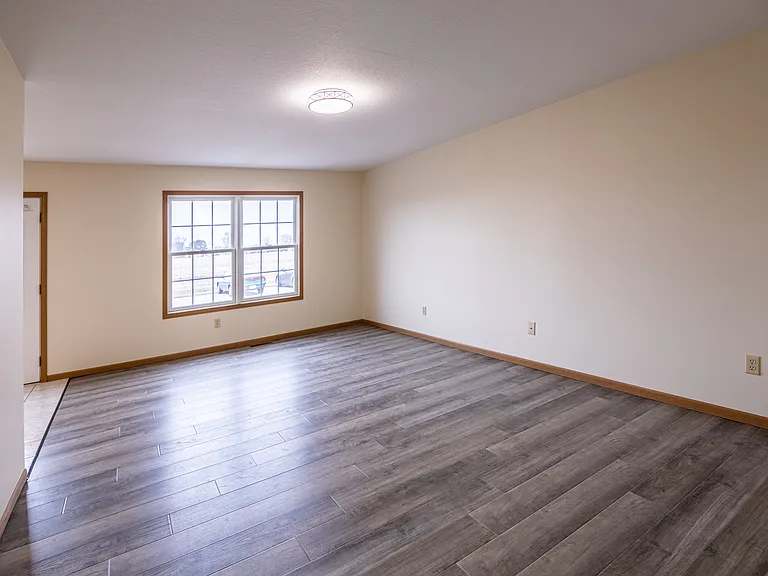 1210 Northernview Dr — Photo 2