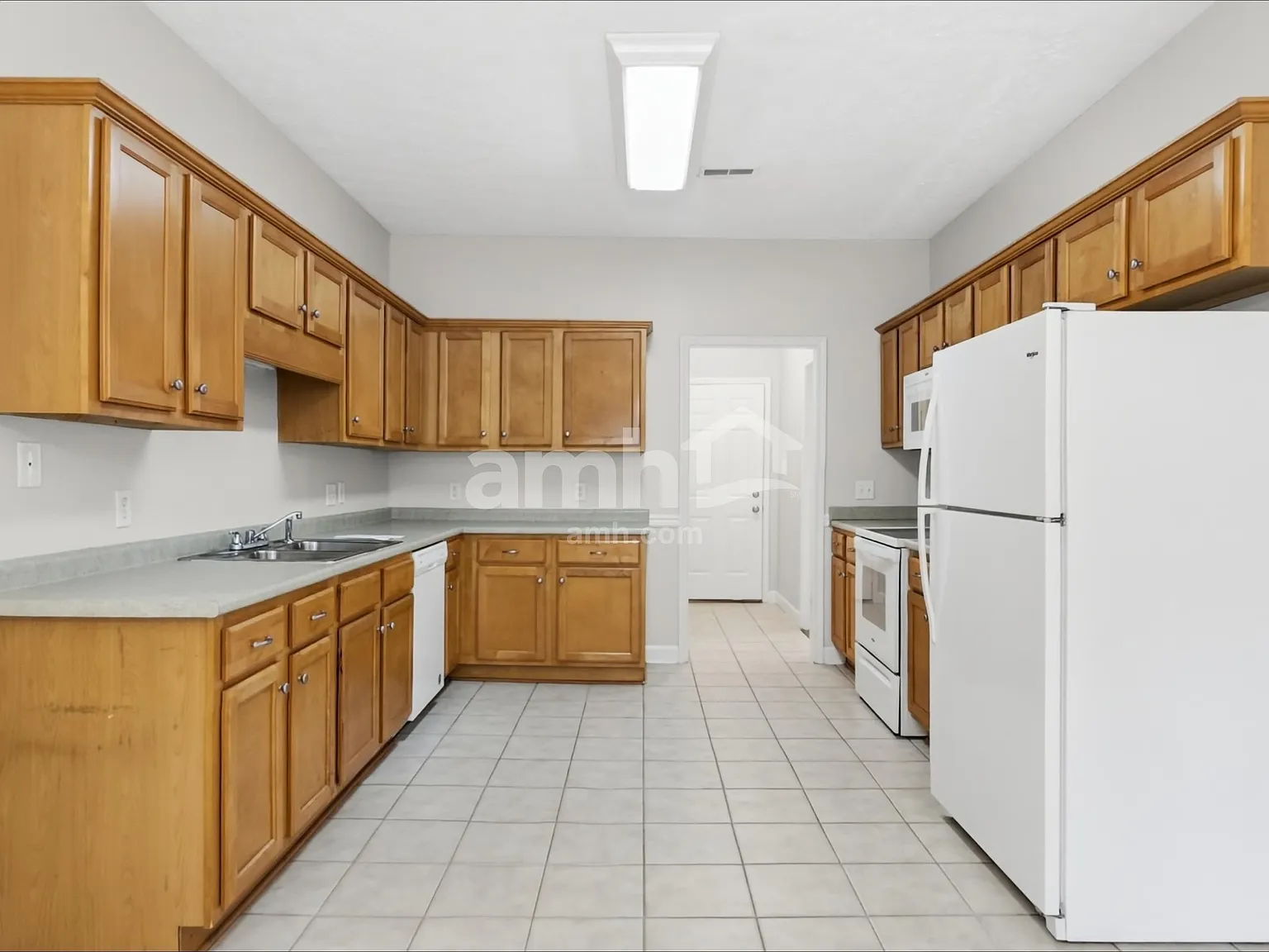 3 bed, 2.5 bath, 2460 sqft, $2,605 — Photo 4