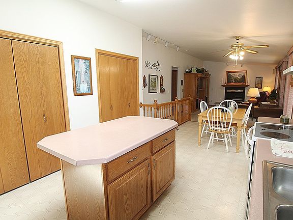 4th image of 313 Carriage Rd