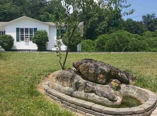 58 Fairlane Dr, Cleveland, GA 30528