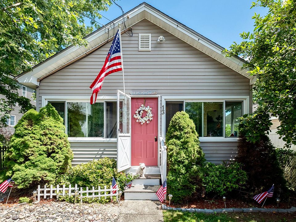 Welcome to this beach cottage dream