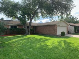17006 Barcelona Dr, Friendswood, TX 77546