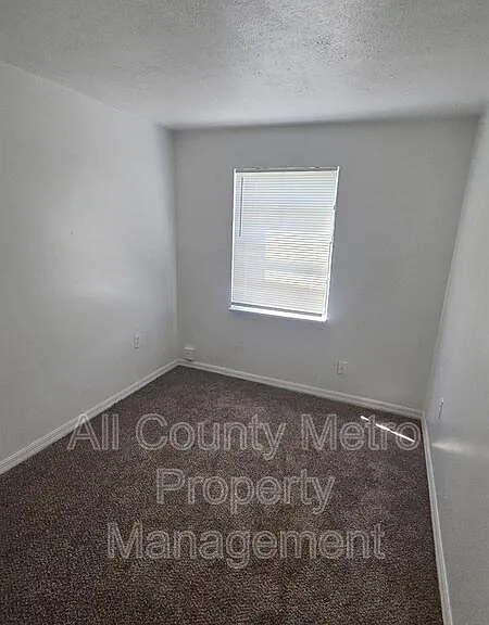 1220 Linda Ln — Photo 9