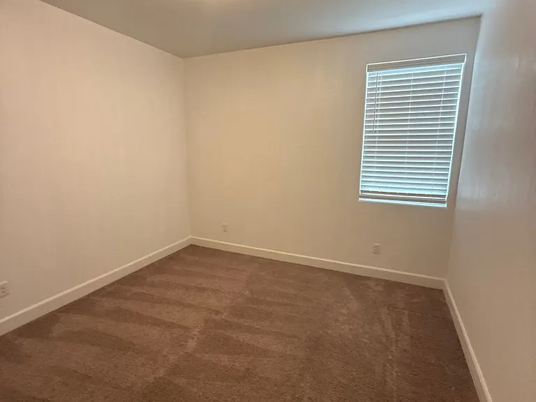 404 Manuel Ct — Photo 12