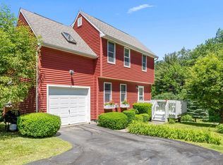 8 Cobble Stone Cv, Pittsfield, MA 01201