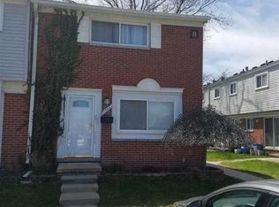 31958 Williamsburg St, Saint Clair Shores, MI 48082