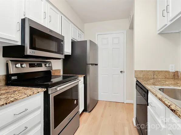 415 W 8th St APT F, Charlotte, NC 28202