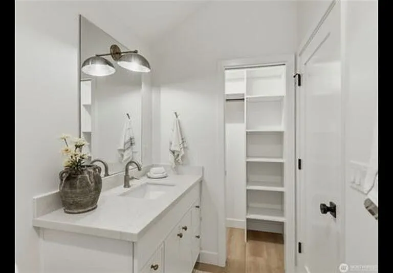 2806 W Dravus St — Photo 16