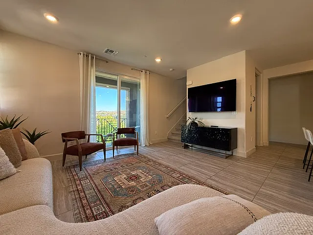 2 bed, 2.5 bath, 1514 sqft, $4,200 — Photo 4