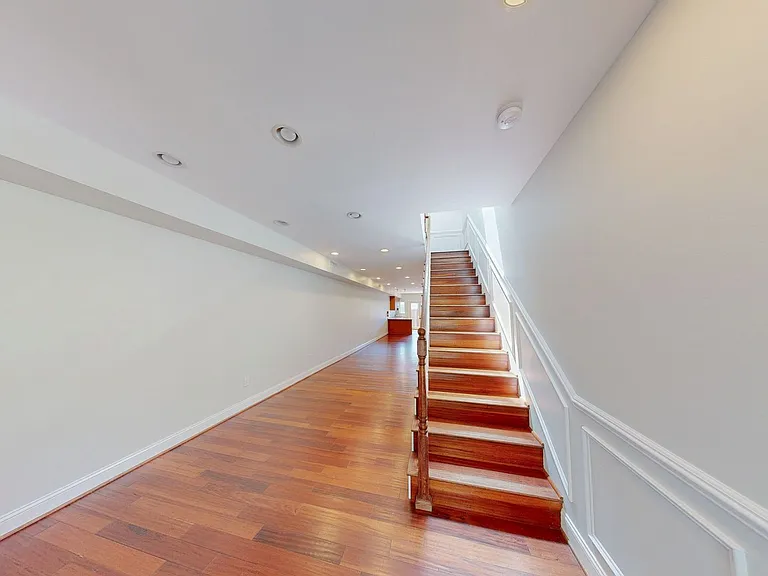 1617 C St SE — Photo 4