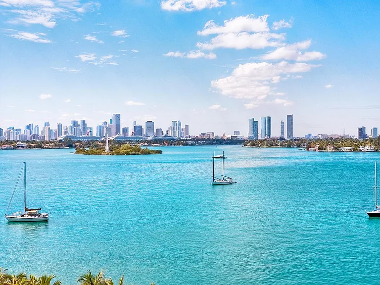 The view from your apartment home is breathtaking and vast.