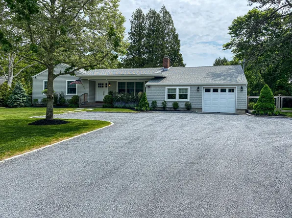 32 White Oak Ln, Westhampton Beach, NY 11978