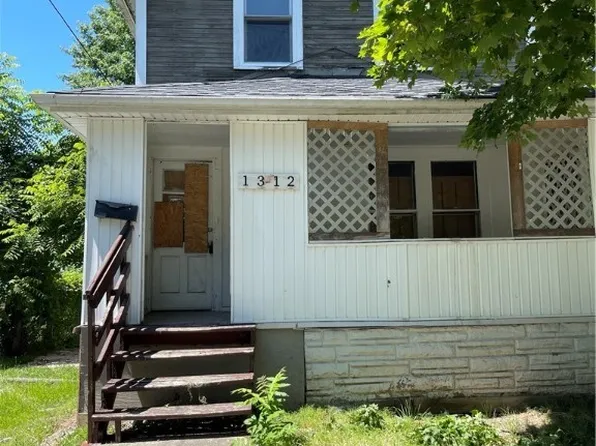 1312 Curtis St, Akron, OH 44301
