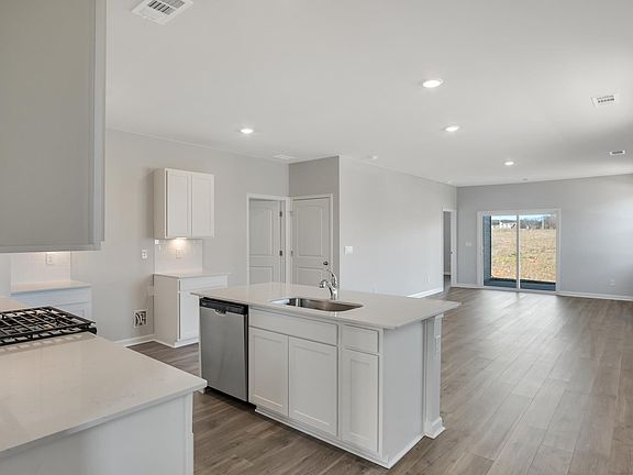 5th image of 7131 Lang Ave
