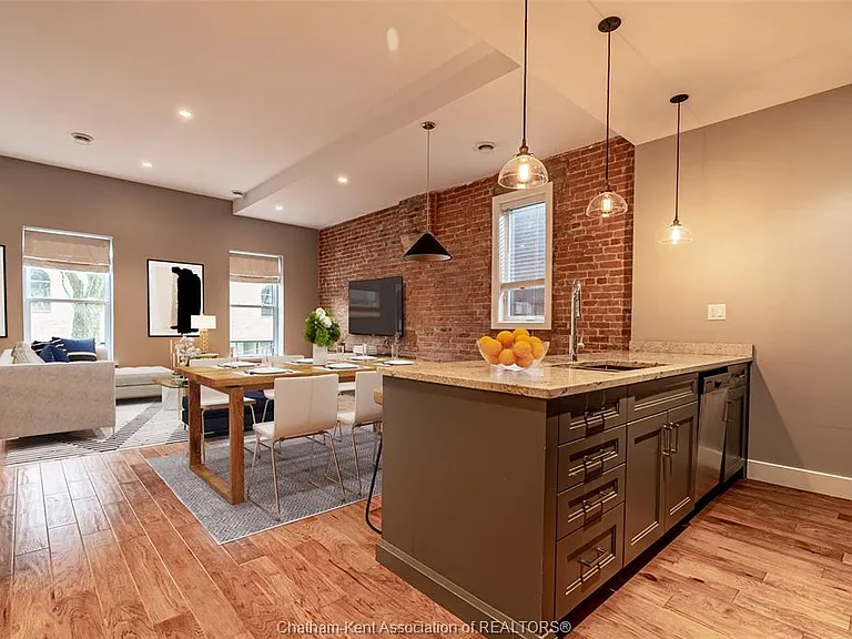 69 King St W #202 — Photo 6