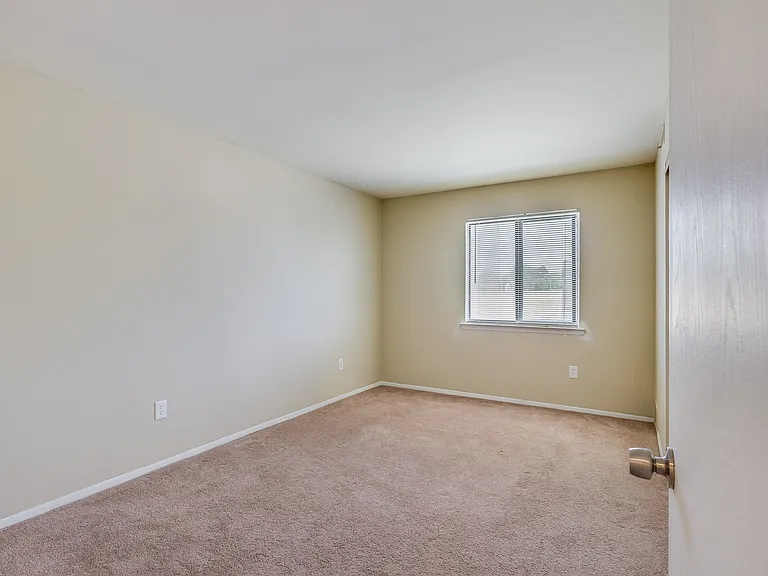 55 Suzanne Dr — Photo 53