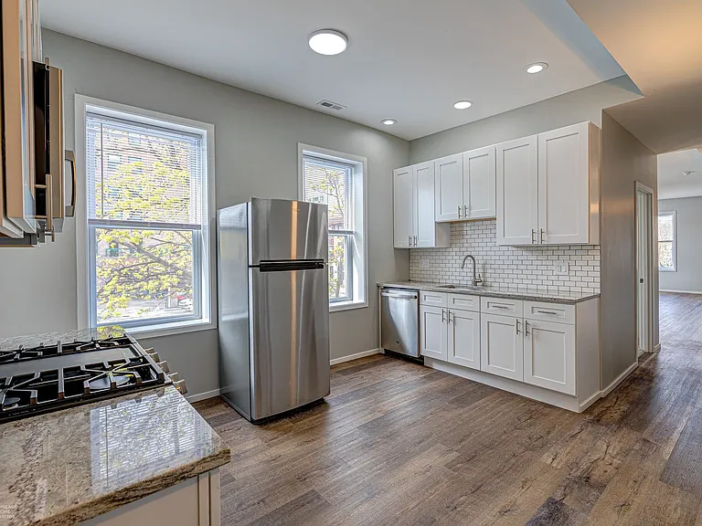 2501 N Southport Ave #3S — Photo 3