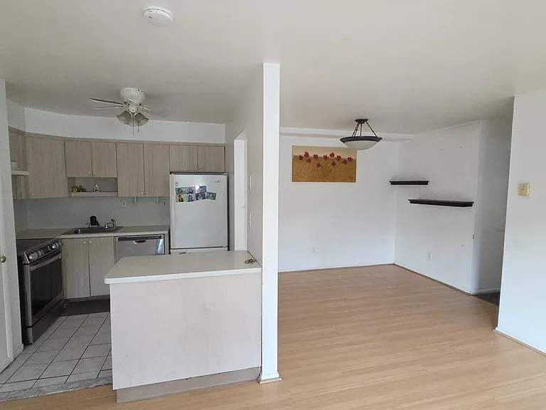 391 Howe Ave — Photo 7