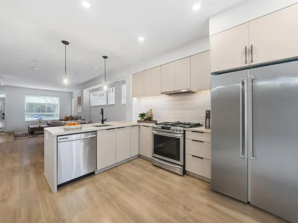 3021 Saint George St #601, Pt Moody, BC V3H 0K3