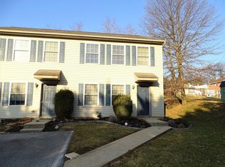 17 Diamond Spring Cir, Akron, PA 17501