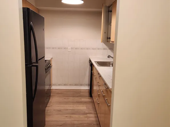 4800 Bedford Avenue image 4 of 12